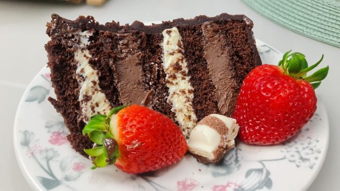 DECORAÇÃO DE BOLO / USEI MASSA PÃO DE LÓ E RECHEIO KINDER BUENO 🍫@PARISCAKEDESIGNER