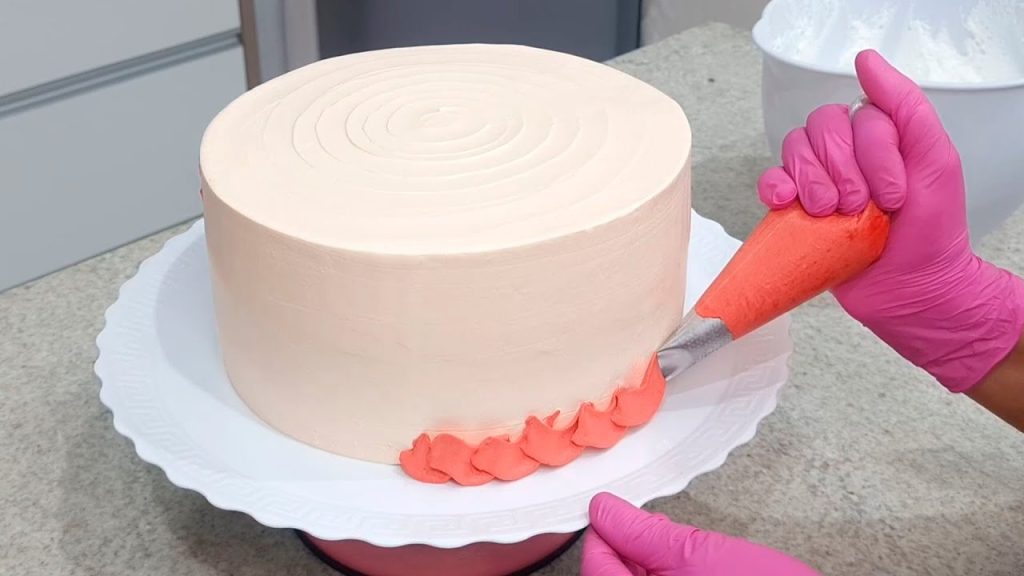 DECORAÇÃO COM BICO 20 E BICO PÉTALA 123 DA WILTON UMA DECORAÇÃO FORA DE ÉPOCA  @PARISCAKEDESIGNER​