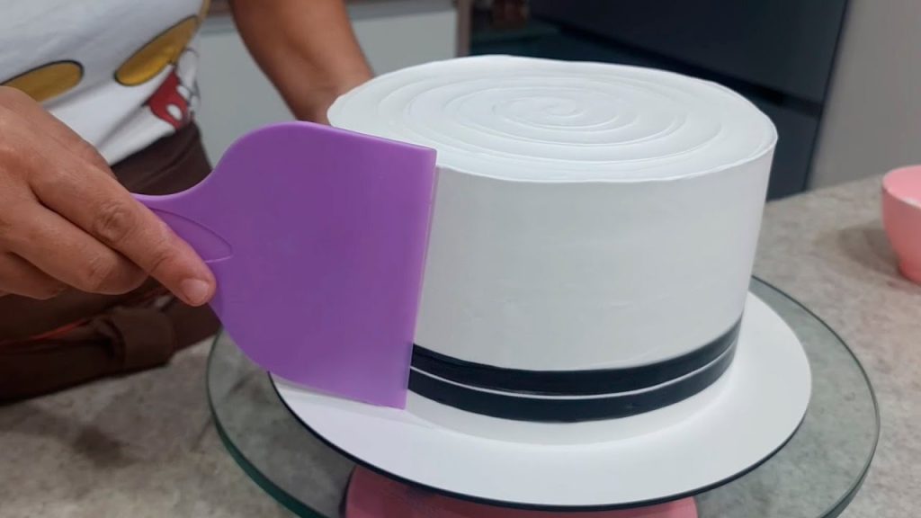 DIVISÃO DE CORES PERFEITAS NO CHANTILLY / USEI O CORANTE DIRETAMENTE NO BOLO @PARISCAKEDESIGNER