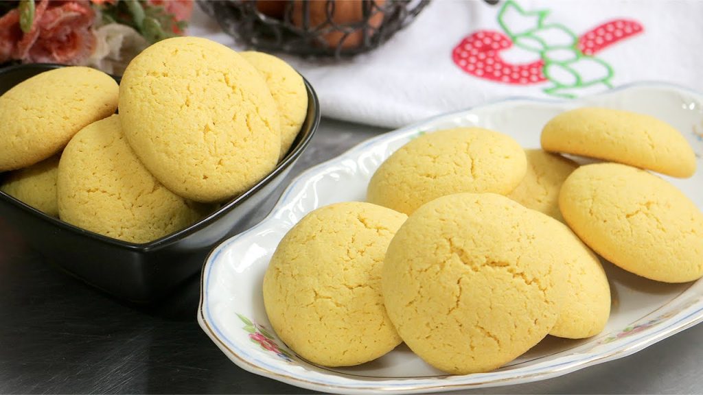 INCRIVELMENTE MACIA! DERRETE NA BOCA! RECEITA DE BOLACHA DE FUBÁ SIMPLES DA VOVÓ