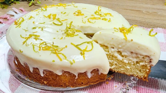 ESSA BOLO É DELICIOSO E MUITO FÁCIL DE FAZER – BOLO DE LIMÃO COM COBERURA CCREMOSA PARA A PÁSCOA