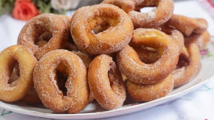 Misture o LEITE CONDENSADO e leve para FRITAR ou ASSAR! Rosquinha frita de vó fácil de fazer