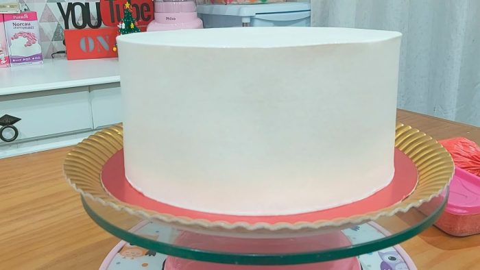ALISAMENTO PERFEITO NO CHANTILLY / DECORAÇÃO COM O BICO 4 B / PARIS CAKE DESIGNER