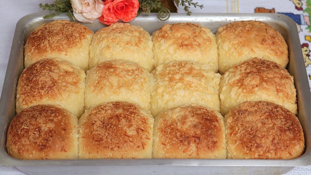 RECEITA DE PÃO DE LEITE NINHO – PÃOZINHO CASEIRO DE LEITE NINHO COM STRUSEL DE QUEIJO