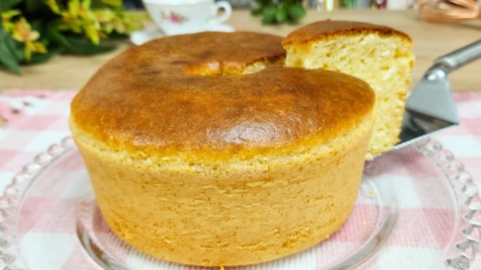 MISTURE TUDO E FAÇA ESSE BOLO FOFINHO PARA O CAFÉ – BOLO RÁPIDO DE LEITE CONDENSADO
