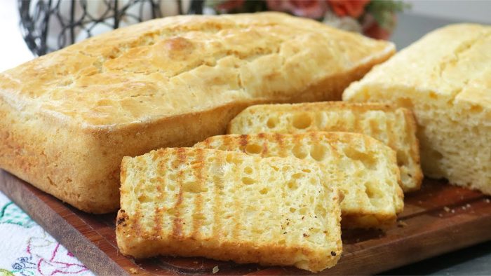 EM MENOS DE 3 MINUTOS TA NO FORNO! PÃO RÁPIDO E FÁCIL SEM GLÚTEN E SEM SOVAR COM FERMENTO DE BOLO