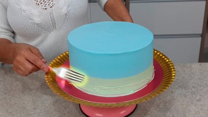 COMO FAZER TEXTURA EM BOLO SEM ESPÁTULA ACABAMENTO COM O  BICO CHUVEIRINHO 234 @PARISCAKEDESIGNER