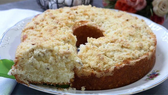 BOLO DE COCO FÁCIL E FOFINHO! VOCÊ VAI QUERER FAZER! RECEITA ANTIGA E DELICIOSA! Cuca Rápida de Coco