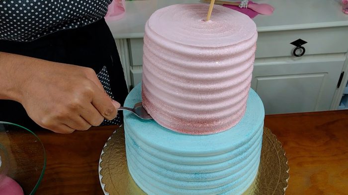 BOLO DE 2 ANDARES PARA 30 PESSOAS / ARO 20 E ARO 13 X10  @PARISCAKEDESIGNER