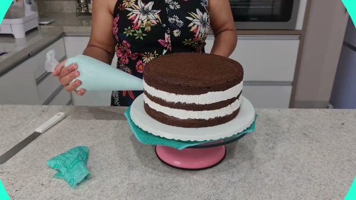 DECORACÃO DE BOLO SIMPLES /  RECHEIO 2 AMORES COM MORANGO / TEMA SAFARI @PARISCAKEDESIGNER