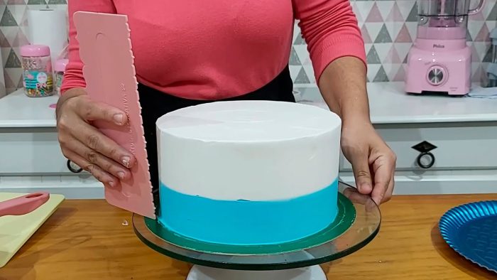 DECORAÇÃO DE BOLO COM A ESPÁTULA 22 DA BLUE STAR / BICO CHUVEIRINHO 233 / PARIS CAKE DESIGNER