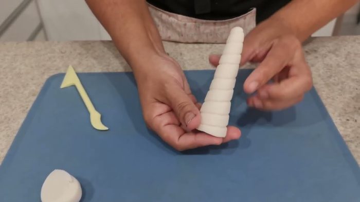 BOLO DE 2 ANDARES TEMA UNICORNIO  PASTA AMERICANA NO CHANTILLY PODE ?😱    @PARISCAKEDESIGNER