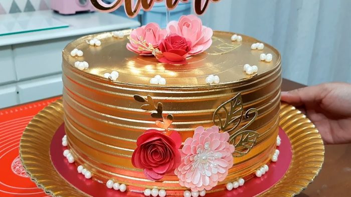 BOLO DE CHANTILLY PARA 35 PESSOAS / DECORAÇÃO COM A ESPÁTULA NUMERO 22 / PARIS CAKE DESIGNER