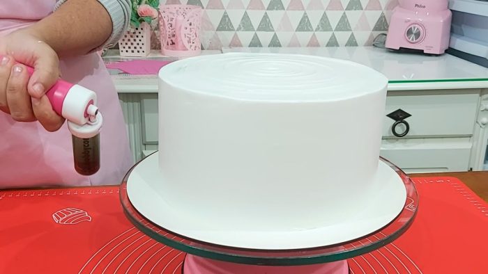 DECORAÇÃO MUITO FÁCIL PARA INICIANTES / TÉCNICA SIMPLES DE PINTURA EM BOLO / PARIS CAKE DESIGNER