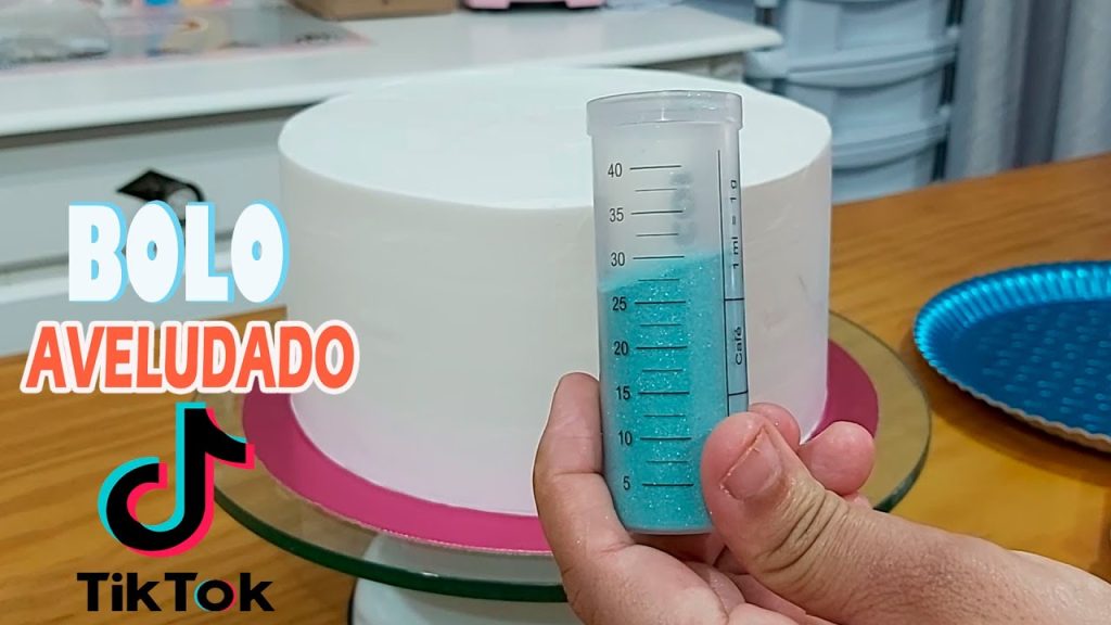 BOLO AVELUDADO TEMA TIK TOK PARA MENINA /RECHEIO BRIGADEIRO LEITE NINHO MORANGO /PARIS CAKE DESIGNER