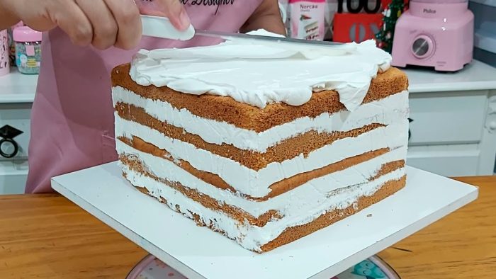 BOLO QUADRADO  PARA 35 A 40 PESSOAS /  RECHEIO KINDER BUENO / PARIS CAKE DESIGNER