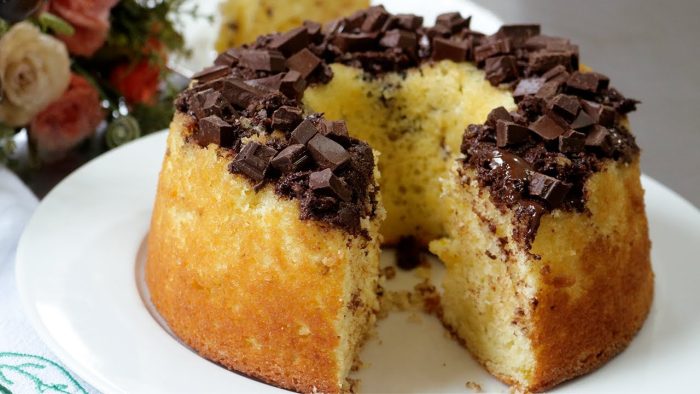 BOLO FÁCIL E FOFINHO DE LIQUIDIFICADOR COM GOTAS DE CHOCOLATE + COMO SALVAR UM BOLO QUE DEU ERRADO