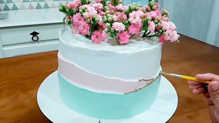 BOLO FÁCIL DE DECORAR E RÁPIDO COM DICAS INCRIVEIS / COM FLORES NATURAIS / PARIS CAKE DESIGNER