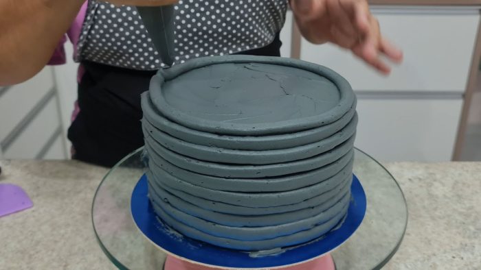 BOLO PRETO SEM AMARGAR   / OLHA O  RESULTADO DESSA DECORAÇÃO FICOU 😍@PARISCAKEDESIGNER​