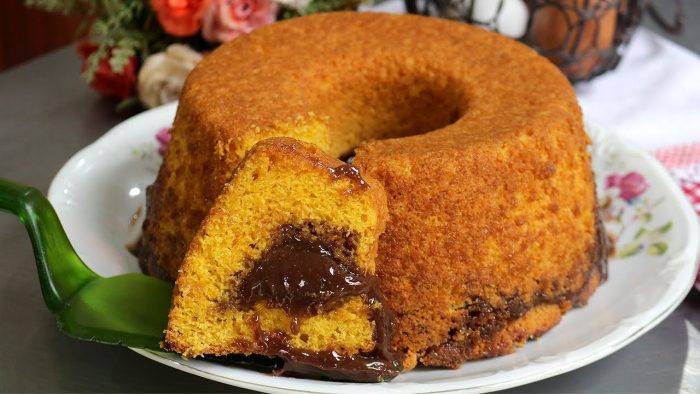 COM 2 OVOS E 1 CENOURA FIZ O MELHOR BOLO: JÁ SAI RECHEADO DO FORNO! É FÁCIL, RÁPIDO E FOFINHO