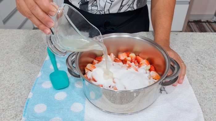 RECEITA  DE GELÉIA DE MORANGO PARA RECHEAR BOLOS  @PARISCAKEDESIGNER