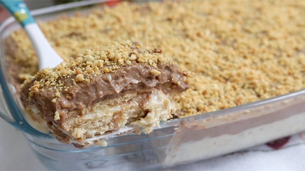 FICA INCRÍVEL! SOBREMESA CREMOSA COM PEDAÇOS CROCANTES DE AMENDOIM – PAVÊ DE BOLACHA MAISENA FÁCIL