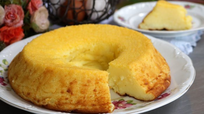 ESSE BOLO PARECE PUDIM DE TÃO CREMOSO! BOLO DE COCO CREMOSO! Receita fácil