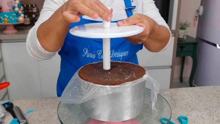 BOLO DE ANDAR QUE VC CONSEGUE FAZER / USEI A ESPÁTULA D TEXTURA 1 E O BICO 233 @PARISCAKEDESIGNER​