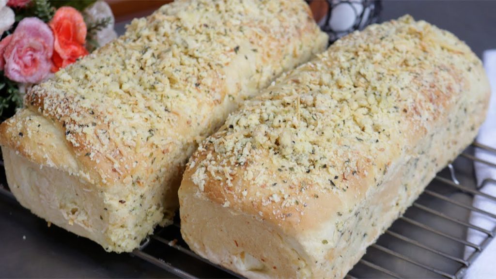 VOCÊ SÓ VAI QUERER FAZER ASSIM: JOGUE A FAROFA DESSE JEITO E FAÇA O MELHOR PÃO CASEIRO DE PARMESÃO!
