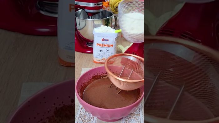 SIMPLES E FOFINHO! BOLO DE CHOCOLATE PARA O CAFÉ