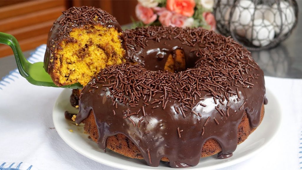 TEM CENOURA E COCO? Faz esse bolo assim: BATE TUDO NO LIQUIDIFICADOR! BOLO DE CENOURA Formigueiro