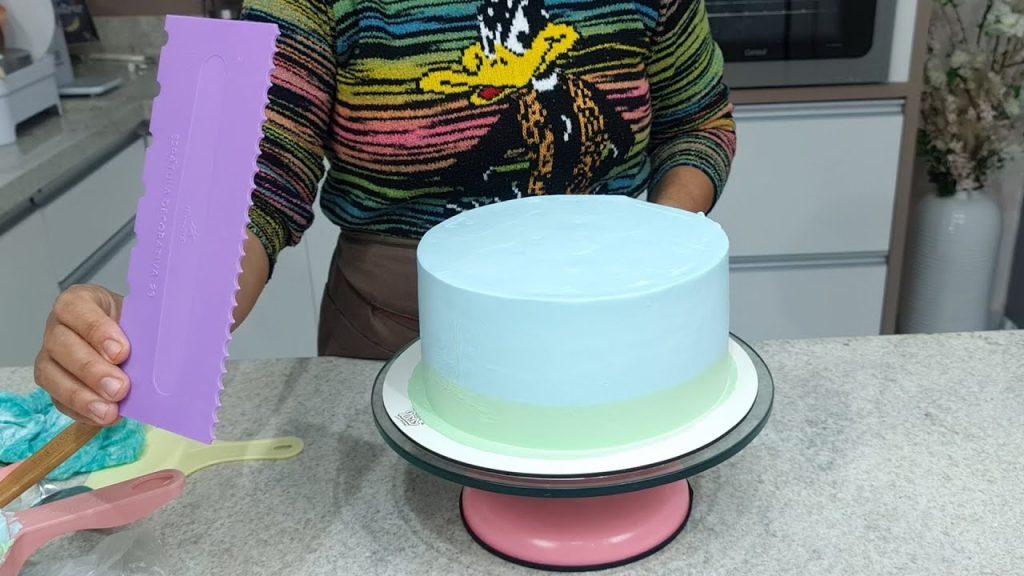 DECORAÇÃO DE BOLO DE CHANTILLY COM  3 KILOS FEITA COM A ESPÁTULA DE TEXTURA 23 @PARISCAKEDESIGNER