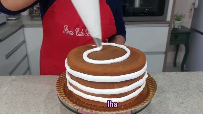 USEI O PINCEL CULINÁRIO PARA FAZER A TEXTURA NO BOLO @PARISCAKEDESIGNER