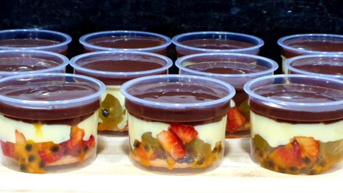 FATURE ALTO COM ESSA SOBREMESA DE VITRINE!!!