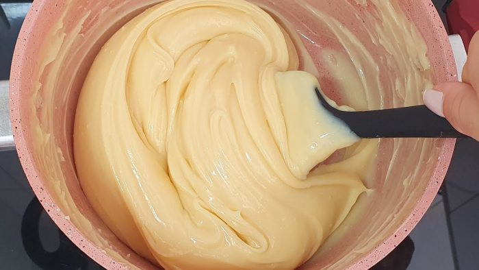 RECHEIO DE CHOCOLATE BRANCO PARA BOLO E SOBREMESA NO POTE