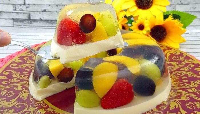 Gelatina com Frutas: Uma Explosão Refrescante de Sabores Naturais