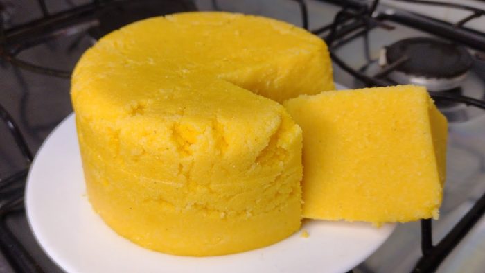 QUARENTA DE FUBÁ PRONTO EM 5 MINUTOS PARA O CAFÉ DA MANHÃ OU LANCHE DELICIOSO E FÁCIL