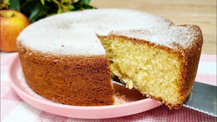 NÃO TEM LEITE E FICA UMA DELICIA! BOLO FÁCIL E RÁPIDO E SUPER FOFINHO DE MAÇÃ PARA O CAFÉ