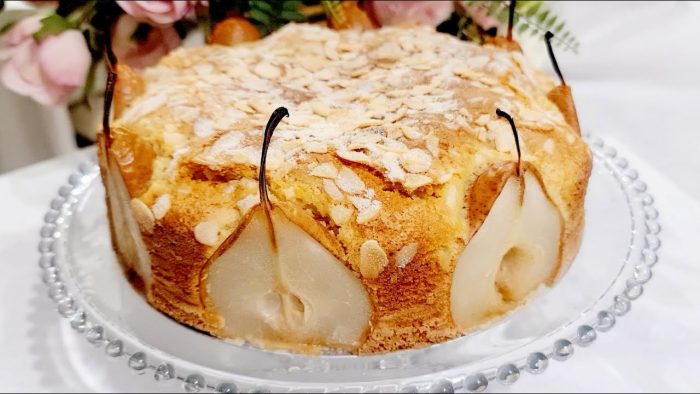 QUER IMPRESSIONAR ALGUÉM? VAI CONSEGUIR COM ESSE BOLO DE PERAS E AMÊNDOAS!