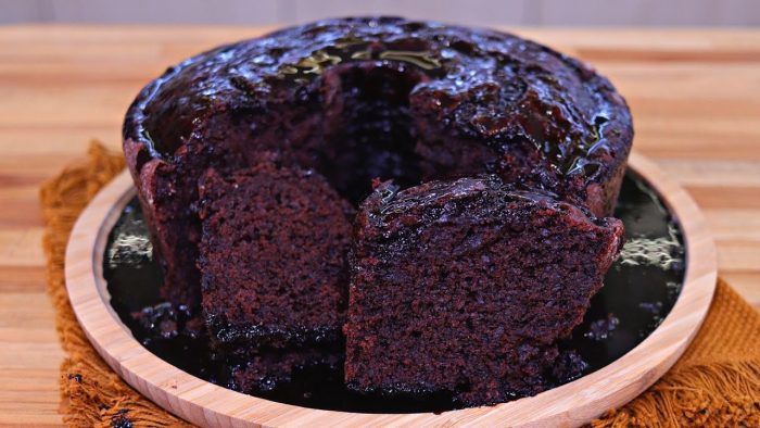 SEM OVOS E SEM LEITE | BOLO DE CHOCOLATE FOFINHO E FÁCIL DE LIQUIDIFICADOR