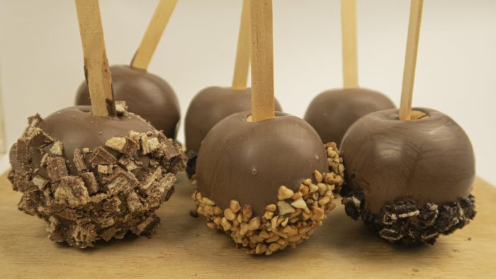 MAÇÃ COM CHOCOLATE PARA VENDER (VENDA MUITO COM ESSA MAÇÃ DO AMOR)!