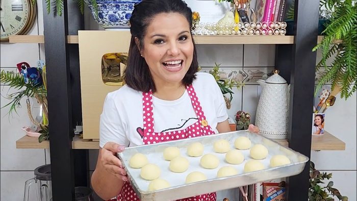 FIZ EM 5 MINUTOS! PÃOZINHO RÁPIDO E FOFINHO COM FERMENTO PARA BOLO – PÃO DE MINUTO