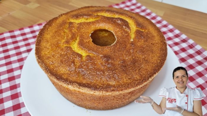 BOLO DE MILHO COM GOIABADA FOFOINHO – Perfeito pra tomar com Café ☕️