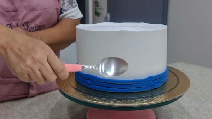 FIZ ESSA DECORAÇÃO DE BOLO COM UMA COLHER / INICIANTES VÃO ADORAR FAZER @PARISCAKEDESIGNER