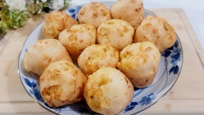 PÃO DE QUEIJO FÁCIL, RÁPIDO E DELICIOSO…