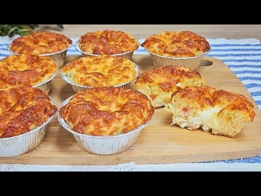 RECEITA PERFEITA PARA O CAFÉ ! BOLINHO SALGADO RECHEADO  FÁCIL
