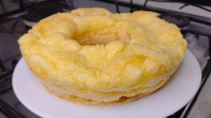 BOLO DE POLVILHO SEM TRIGO,SEM LEITE COM APENAS 3 INGREDIENTES PARA O CAFÉ DA MANHÃ OU LANCHE