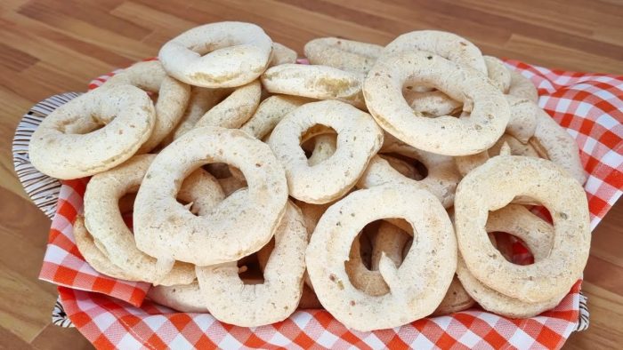 ROSQUINHAS DE CEBOLA CROCANTES E FÁCIL DE FAZER