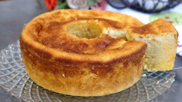 SEM GLÚTEN! SÓ INGREDIENTES SIMPLES! TUDO NO LIQUIDIFICADOR: Bolo de flocão de milho úmido e macio