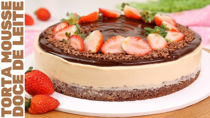 TORTA MOUSSE DOCE DE LEITE: SEM LIQUIDIFICADOR, SEM FOGÃO E SEM GELATINA! | Deliciosa e super fácil!